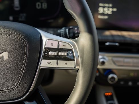 Used 2023 Kia Telluride EX w/ EX Captain's Chair Package image 30