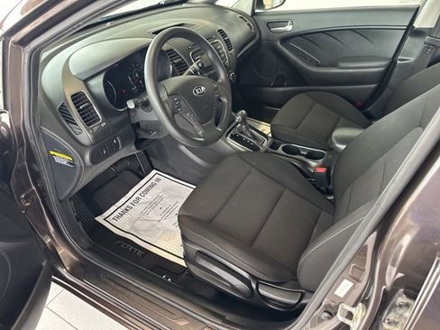 Used 2017 Kia Forte LX image 7