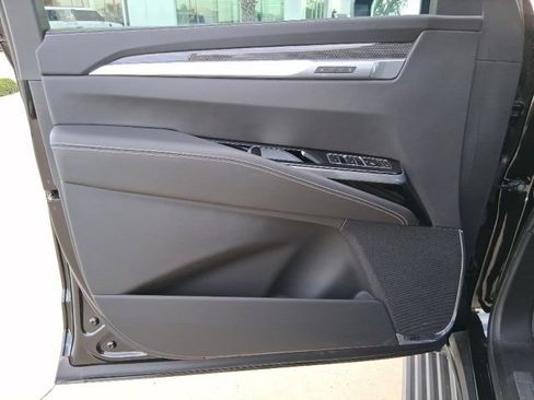 Used 2025 Cadillac Escalade ESV V image 15