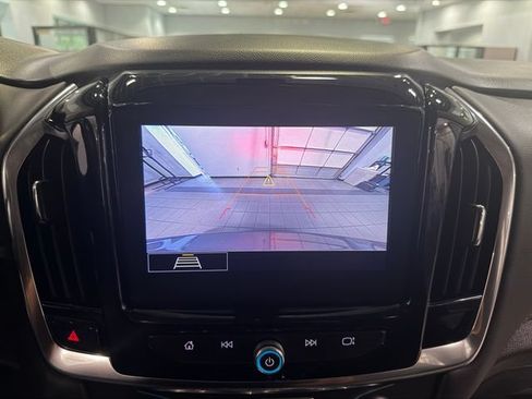 Used 2021 Chevrolet Traverse LT FWD image 22