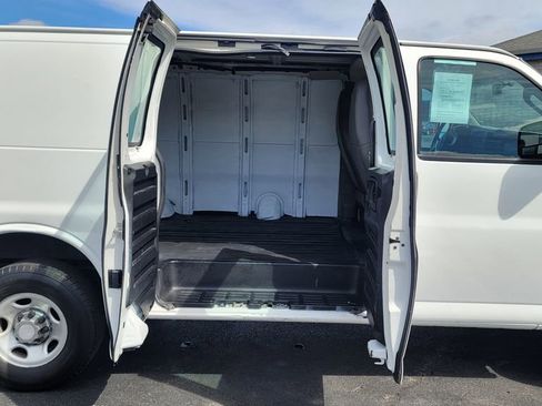 Used 2017 GMC Savana 2500 RWD image 15