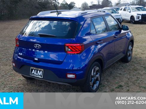 Used 2025 Hyundai Venue Limited image 6