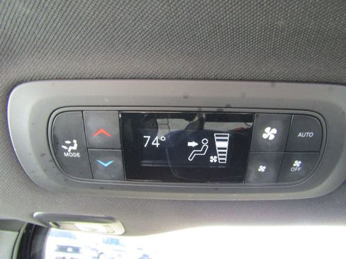 Used 2025 Chrysler Pacifica Limited FWD image 43