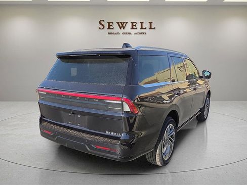 New 2025 Lincoln Navigator Reserve AWD/4WD image 4