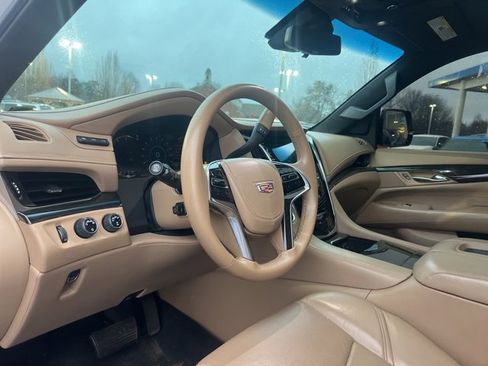 Used 2018 Cadillac Escalade ESV Platinum image 9