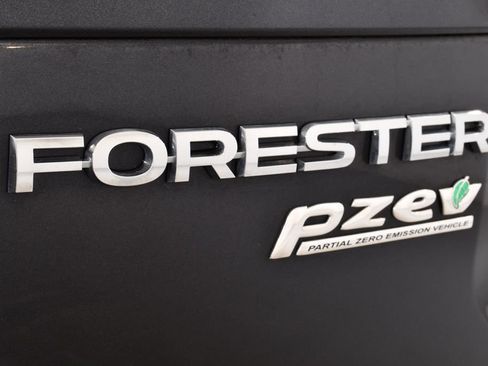 Used 2017 Subaru Forester 2.5i Premium w/ All-Weather Package AWD/4WD image 21