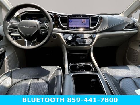 Used 2023 Chrysler Pacifica Limited FWD image 7