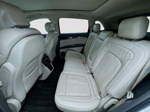 Used 2019 Lincoln Nautilus Reserve AWD/4WD image 16