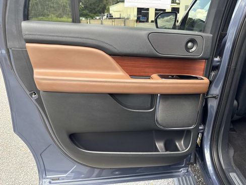 Certified 2022 Lincoln Navigator L Reserve AWD/4WD image 13