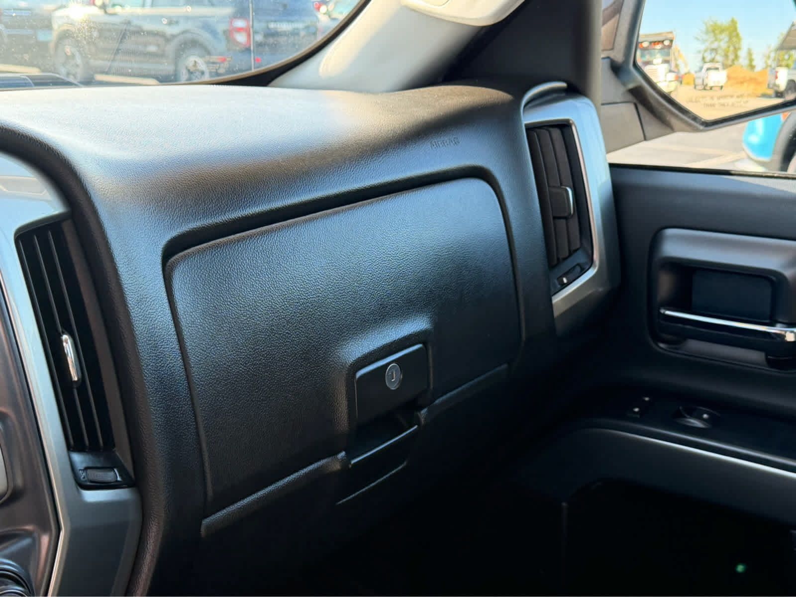 Used 2019 Chevrolet Silverado 1500 LT AWD/4WD image 24