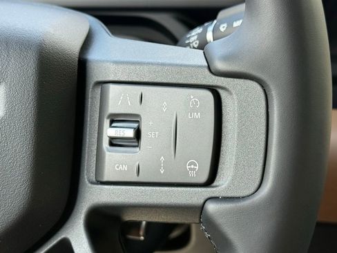 New 2026 Land Rover Defender 110 X-Dynamic SE image 20