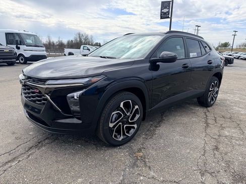 New 2026 Chevrolet Trax RS w/ Sunroof Package FWD image 3