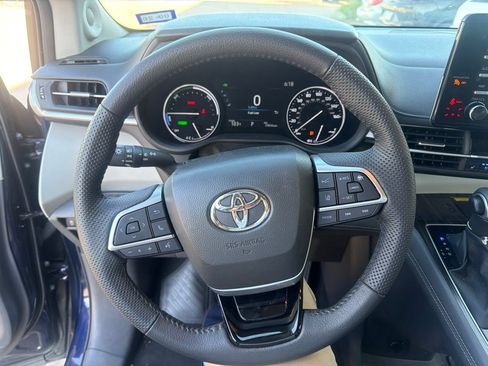 Used 2023 Toyota Sienna Limited AWD/4WD image 7