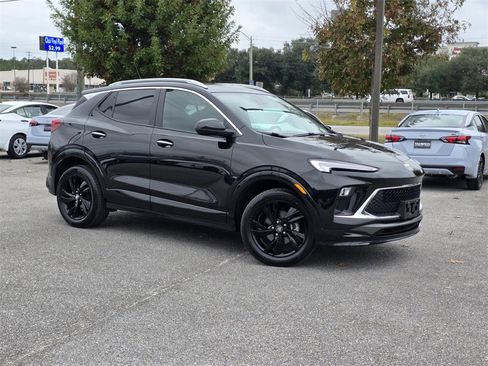 Used 2024 Buick Encore GX Sport Touring image 2