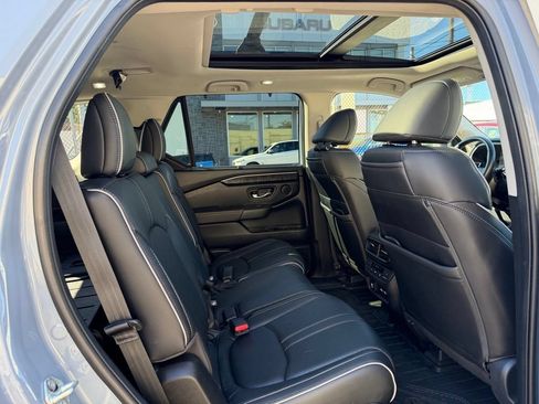 Used 2023 Honda Pilot Elite image 12
