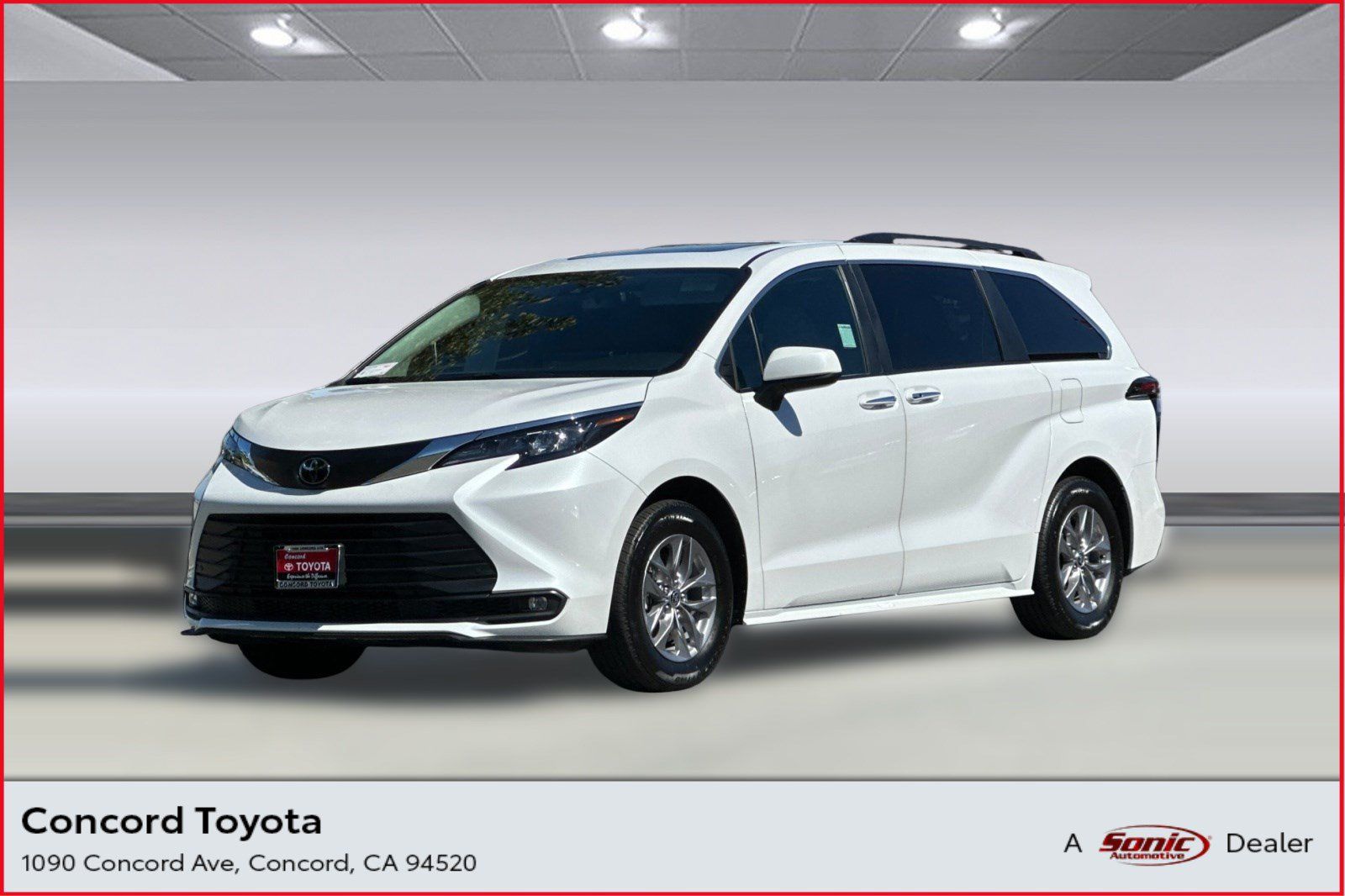 Used 2026 Toyota Sienna XLE FWD image 1