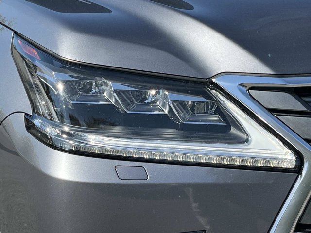 Used 2020 Lexus LX 570 4WD w/ Luxury Package image 9