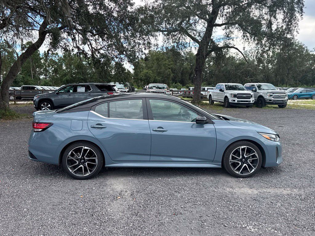 Used 2025 Nissan Sentra SR FWD image 6