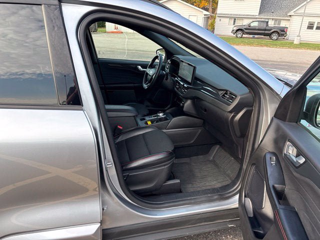 Used 2024 Ford Escape ST-Line w/ Tech Pack #1 AWD/4WD image 6