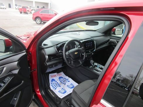 Used 2023 Chevrolet Traverse LT image 18