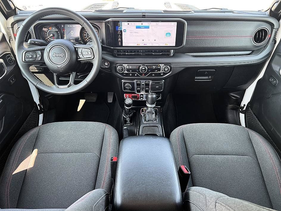 Used 2025 Jeep Wrangler Unlimited Rubicon AWD/4WD image 18