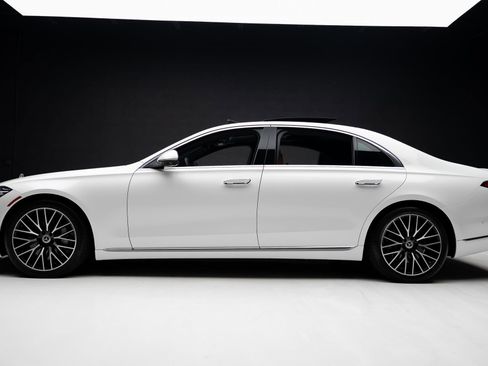 Used 2023 Mercedes-Benz S 580 4MATIC Sedan w/ 3D Technology Package image 17