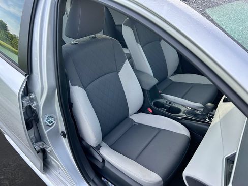 Used 2025 Toyota Corolla LE FWD image 30