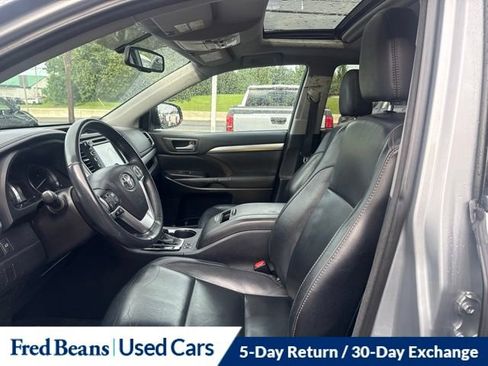Used 2016 Toyota Highlander XLE AWD/4WD image 24