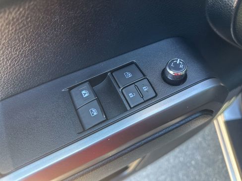 Used 2017 Toyota Tacoma SR5 image 13