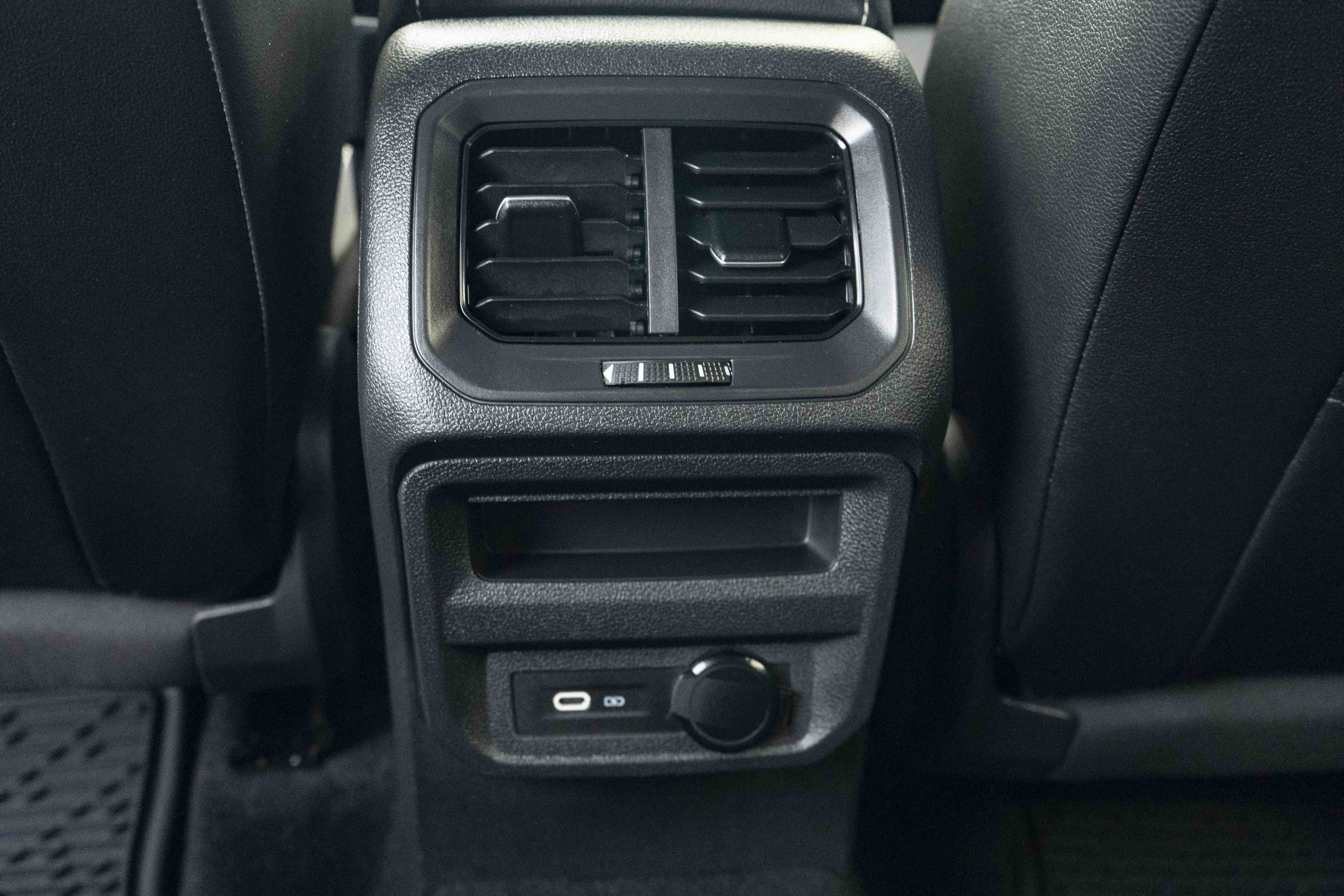 Certified 2023 Volkswagen Tiguan SE R-Line FWD image 37