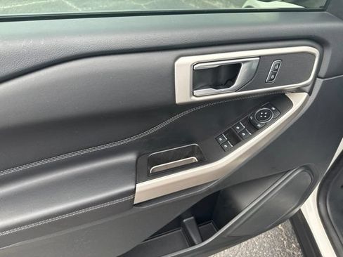 Used 2023 Ford Explorer XLT w/ Equipment Group 202A RWD image 14
