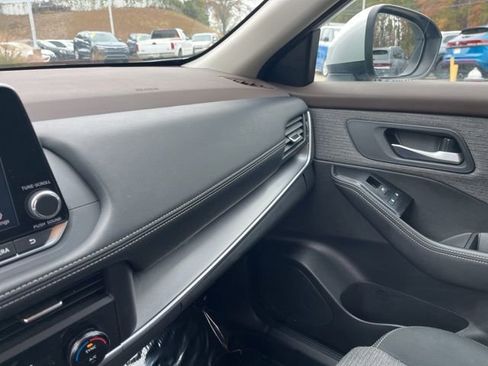 Used 2023 Nissan Rogue SV image 27