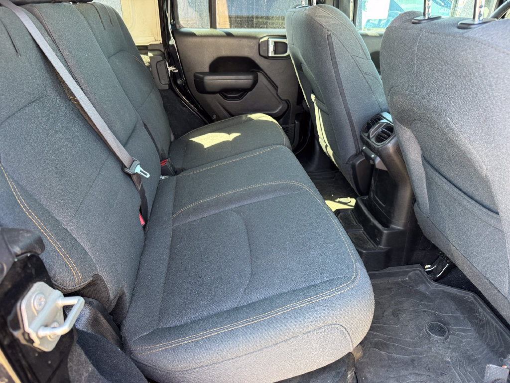 Used 2024 Jeep Wrangler Unlimited AWD/4WD image 6