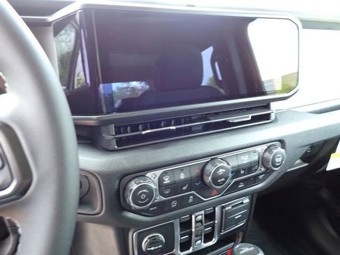 New 2025 Jeep Gladiator Sport AWD/4WD image 19