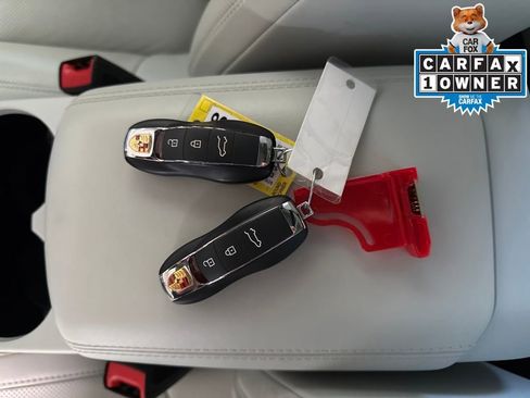 Used 2023 Porsche Macan Turbo image 32