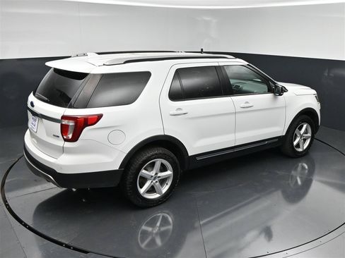 Used 2016 Ford Explorer XLT AWD/4WD image 23