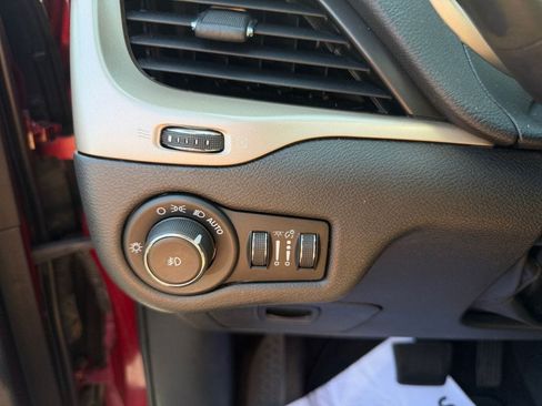 Used 2017 Jeep Cherokee Limited AWD/4WD image 33