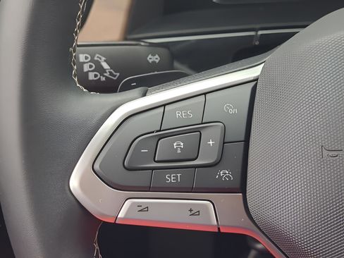 Certified 2025 Volkswagen Atlas SE image 23