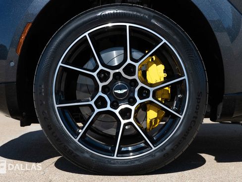 Used 2021 Aston Martin DBX image 9