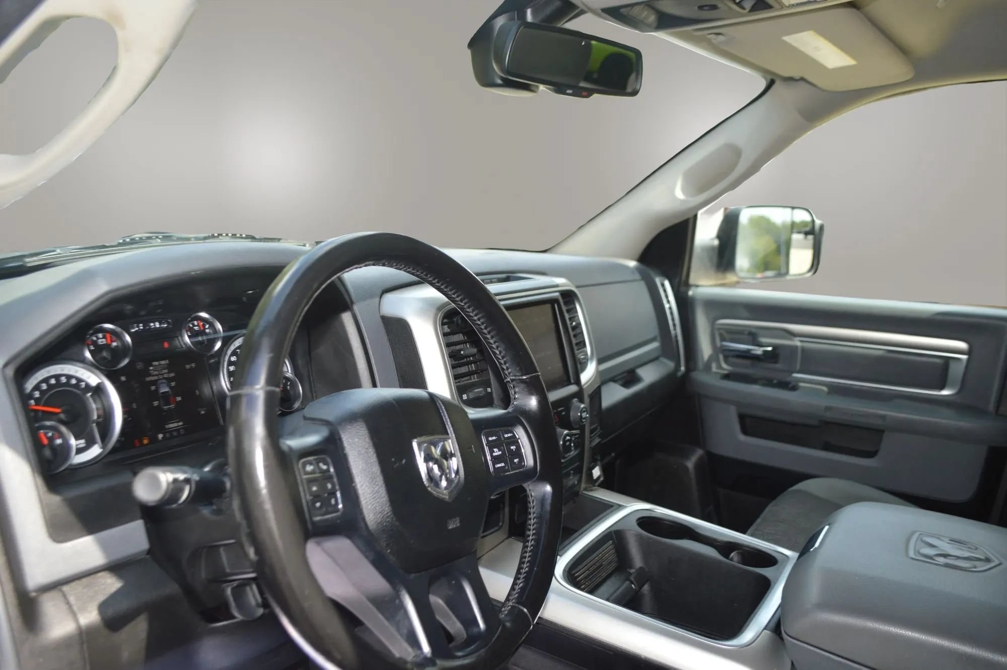 Used 2020 RAM 1500 Classic SLT w/ Luxury Group RWD image 13