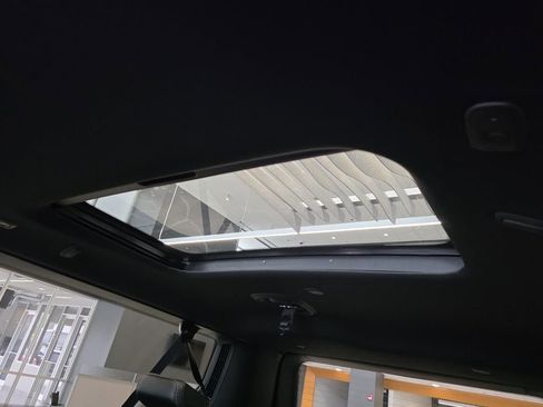 New 2025 Jeep Wagoneer L Series III w/ Premium Group I image 16