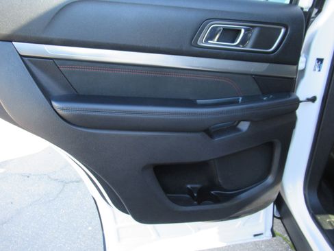 Used 2019 Ford Explorer XLT w/ Equipment Group 202A image 10