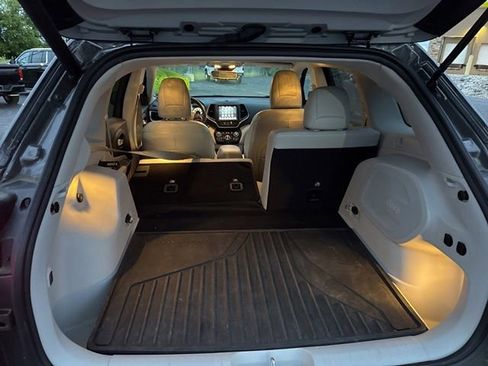 Used 2022 Jeep Cherokee Latitude Lux w/ Sun & Sound Group AWD/4WD image 29