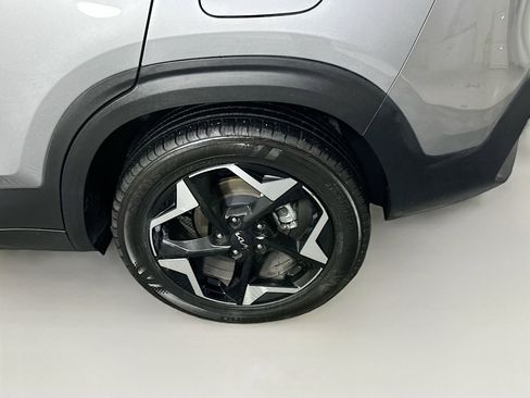 Used 2025 Kia Seltos S FWD image 11