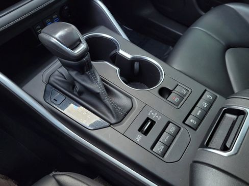 Certified 2022 Toyota Highlander XLE image 18