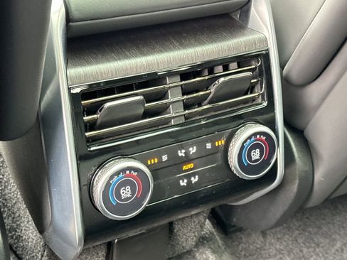 Certified 2024 Land Rover Range Rover SE AWD/4WD image 13