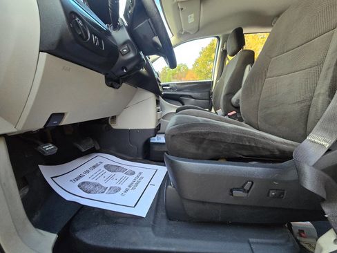 Used 2012 Dodge Grand Caravan SXT image 20
