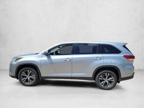 Used 2019 Toyota Highlander LE FWD image 8