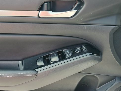 Used 2023 Nissan Altima 2.5 SV FWD image 8