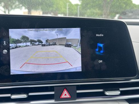 Used 2025 Hyundai Elantra Limited image 35